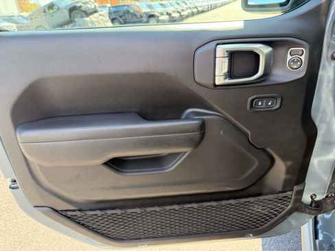 Used 2024 Jeep Wrangler Willys image 11