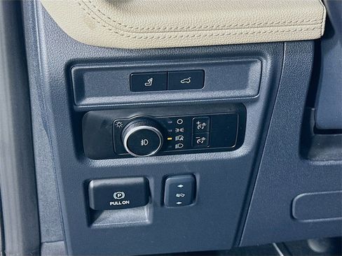 Used 2024 Ford Expedition Limited image 23