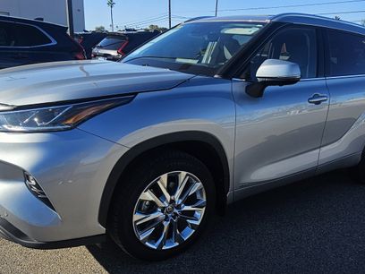 Used 2023 Toyota Highlander Limited