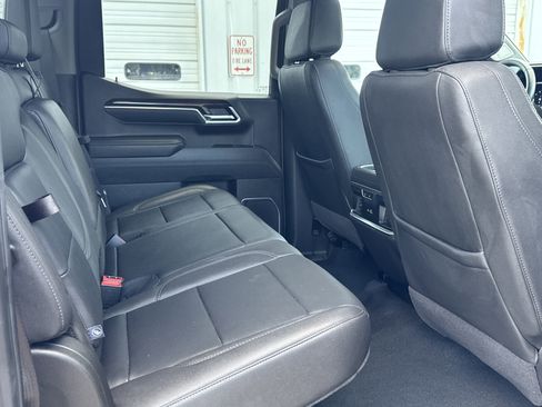 Used 2025 GMC Sierra 1500 SLT image 13