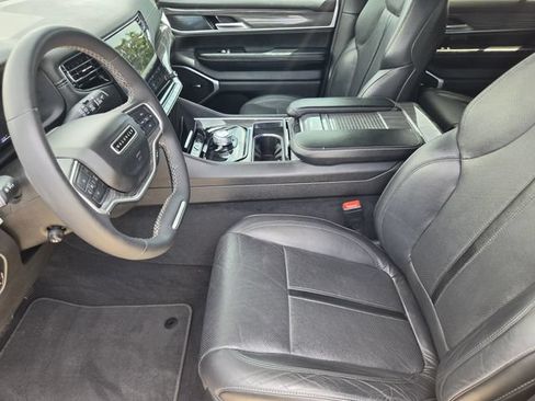 Used 2022 Jeep Wagoneer Series III RWD image 11