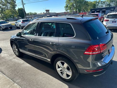 Used 2014 Volkswagen Touareg TDI AWD/4WD image 38