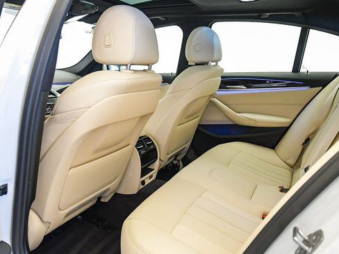 Certified 2023 BMW 530e w/ Convenience Package image 23