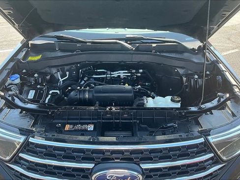 Used 2021 Ford Explorer XLT w/ Equipment Group 202A AWD/4WD image 30
