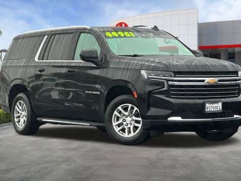 Used 2023 Chevrolet Suburban LT image 2