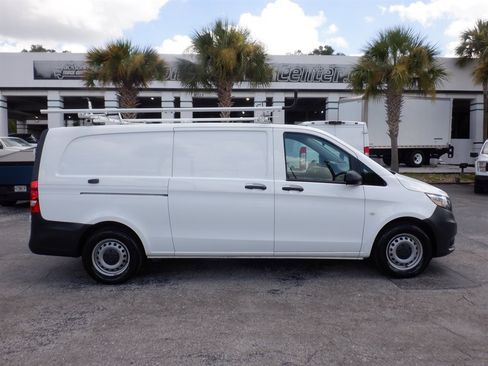Used 2023 Mercedes-Benz Metris image 1