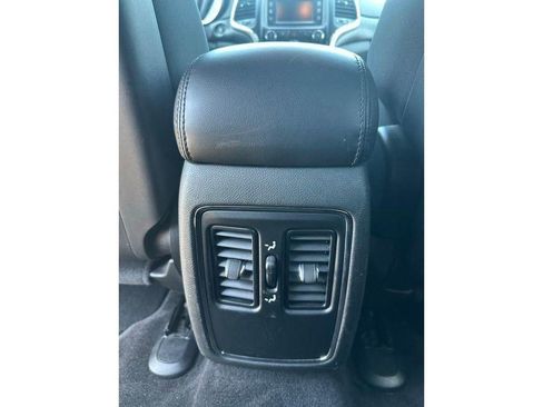 Used 2016 Jeep Grand Cherokee Laredo AWD/4WD image 16
