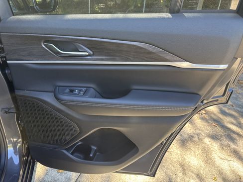 New 2025 Jeep Grand Cherokee Limited w/ Black Appearance Package image 15