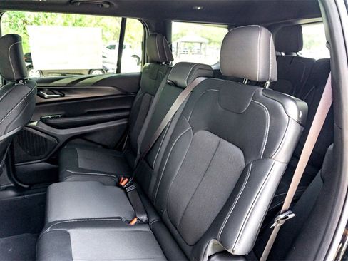 New 2025 Jeep Grand Cherokee L Laredo w/ Luxury Tech Group I image 18