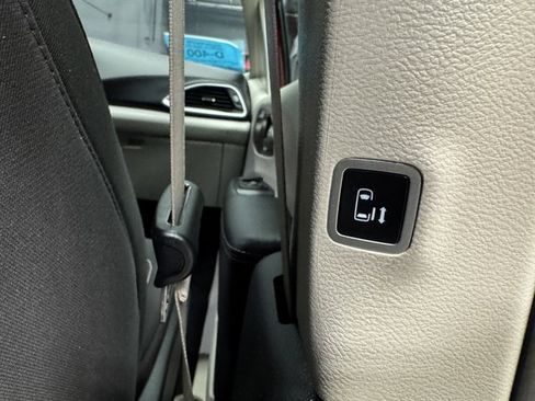 Used 2023 Chrysler Voyager LX FWD image 18
