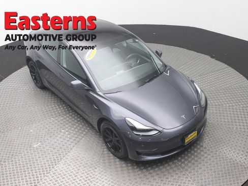 Used 2023 Tesla Model 3 Standard Range image 3