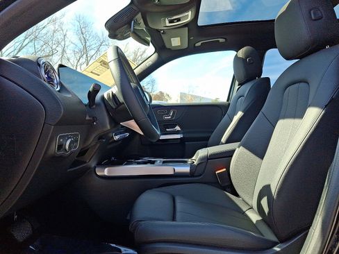 New 2026 Mercedes-Benz GLB 250 4MATIC image 9