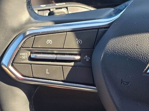 Used 2025 Chevrolet Equinox ACTIV w/ Safety and Technology Package AWD/4WD image 19