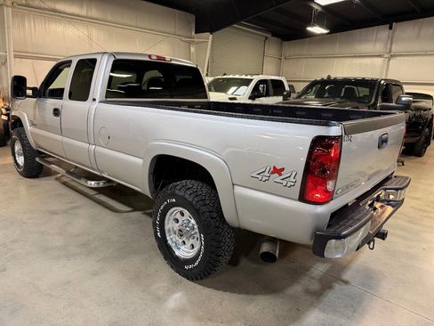 Used 2006 Chevrolet Silverado 3500 LT w/ Heavy-Duty Power Package image 2