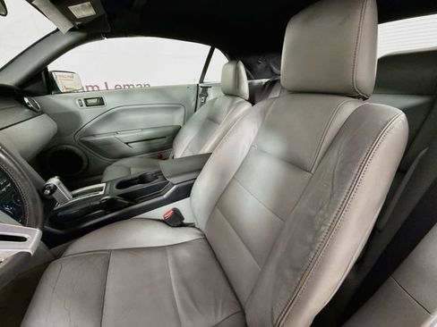 Used 2006 Ford Mustang Convertible RWD image 26