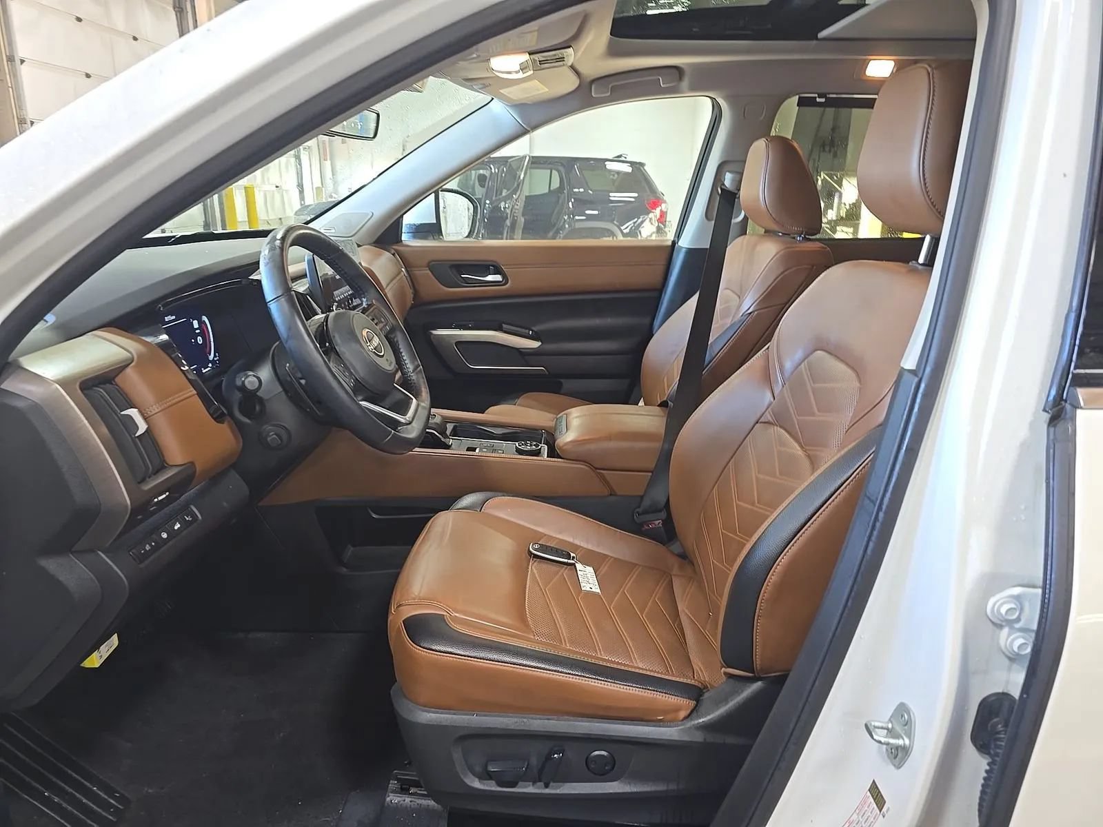 Used 2024 Nissan Pathfinder Platinum AWD/4WD image 13