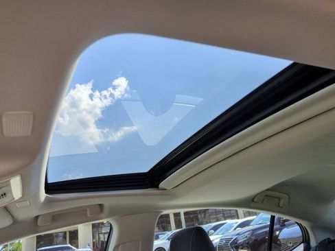 Used 2025 Lexus ES 350 w/ Premium Package image 18