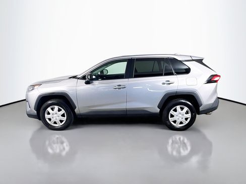 Used 2022 Toyota RAV4 LE FWD image 6