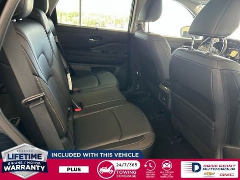 Used 2025 Nissan Pathfinder SL image 28