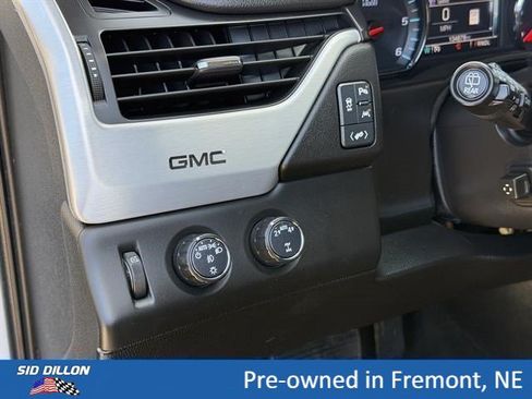 Used 2018 GMC Yukon XL SLT w/ Premium Edition AWD/4WD image 14