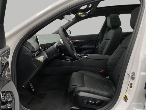 New 2026 BMW 550e xDrive w/ Executive Package image 30
