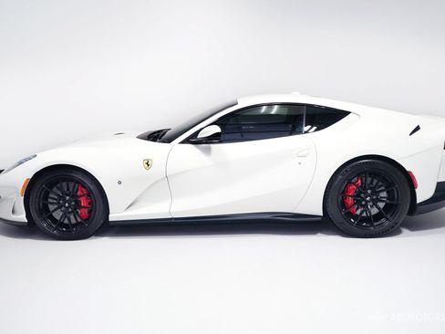 Used 2019 Ferrari 812 Superfast RWD image 4