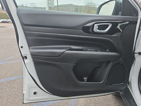 Used 2024 Jeep Compass Latitude w/ Convenience Group image 17