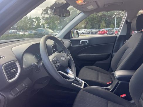 Used 2023 Hyundai Venue SE image 14