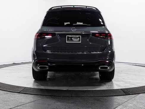 Used 2025 Mercedes-Benz GLS 580 4MATIC image 33