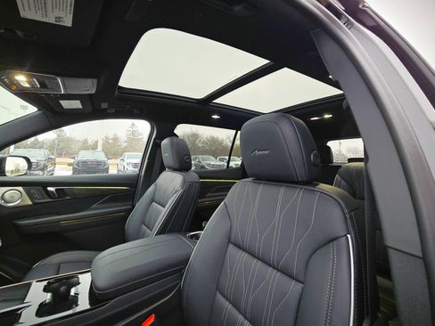 New 2026 Buick Enclave Avenir w/ Super Cruise Package image 12