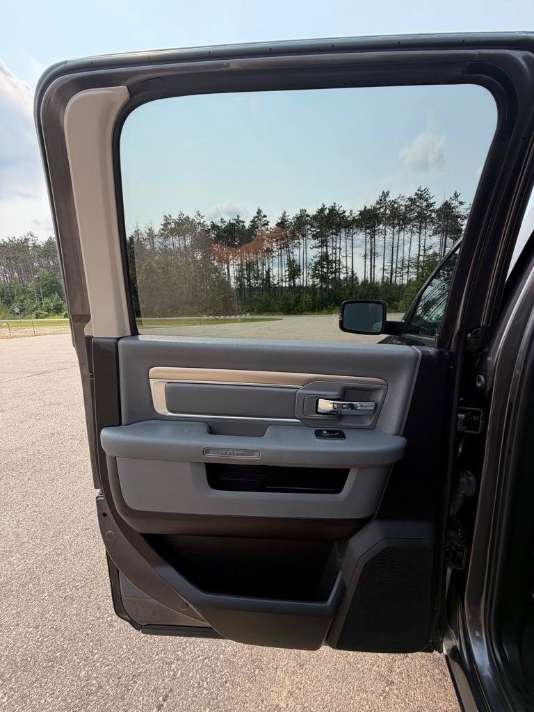 Used 2018 RAM 1500 Classic SLT AWD/4WD image 15