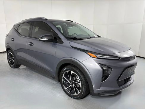 Used 2022 Chevrolet Bolt EUV Premier w/ Super Cruise Package image 2