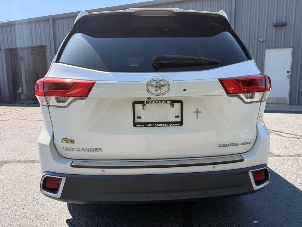 Used 2017 Toyota Highlander Limited w/ Protection Package #3 AWD/4WD image 3