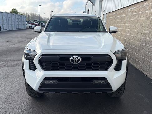 Used 2025 Toyota Tacoma TRD Off-Road AWD/4WD image 35