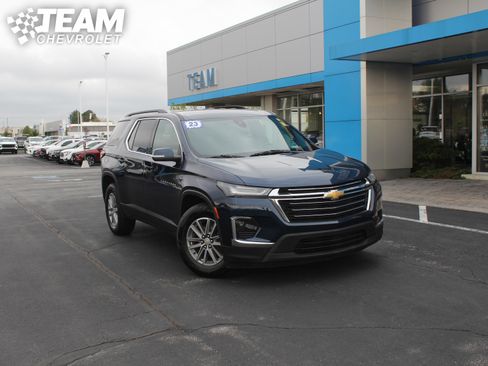 Used 2023 Chevrolet Traverse LT AWD/4WD image 2