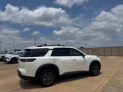 Certified 2023 Nissan Pathfinder SV w/ Lighting Package (N92) FWD image 23