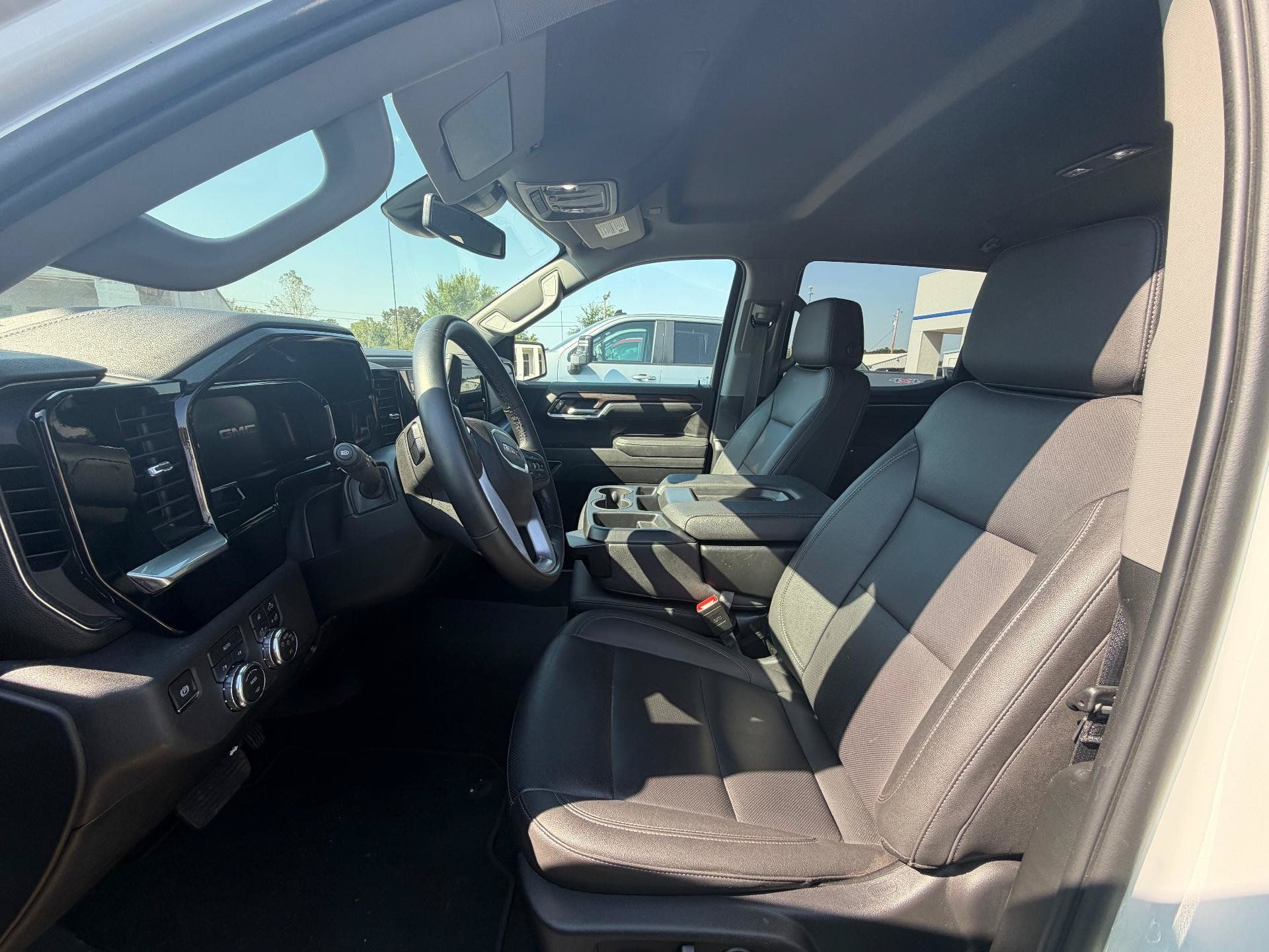 Used 2026 GMC Sierra 1500 SLT AWD/4WD image 8