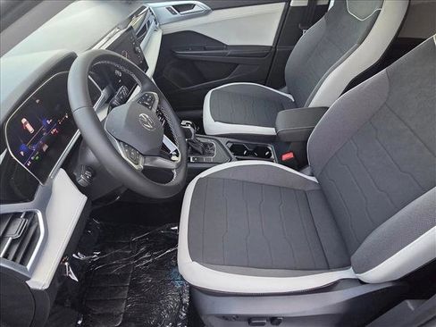 New 2026 Volkswagen Taos SE image 4