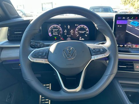 New 2026 Volkswagen Tiguan SE R-Line FWD image 20