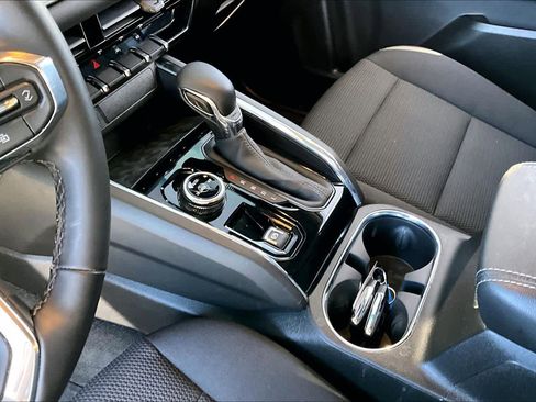 Used 2024 GMC Canyon Elevation w/ Convenience Package image 16