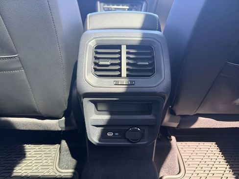 Used 2022 Volkswagen Tiguan SE image 24