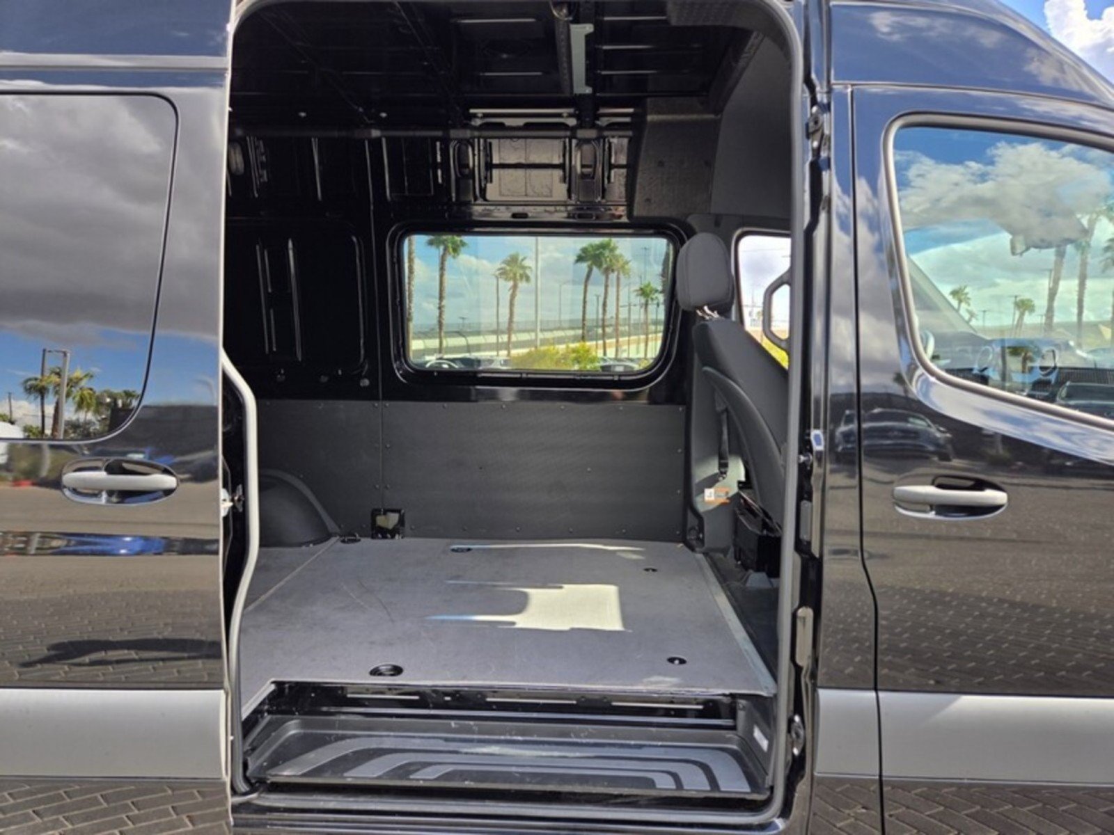 Used 2024 Mercedes-Benz Sprinter 2500 image 16