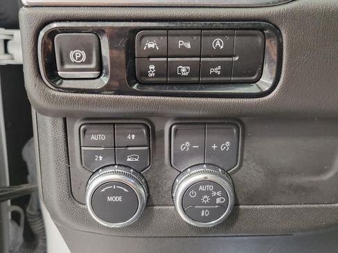 Used 2025 GMC Yukon XL Denali AWD/4WD image 11