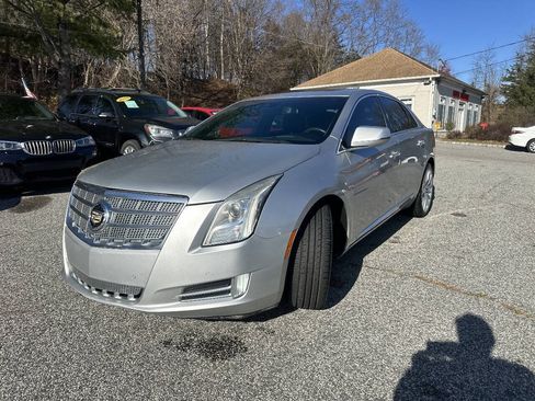 Used 2013 Cadillac XTS Platinum AWD/4WD image 2
