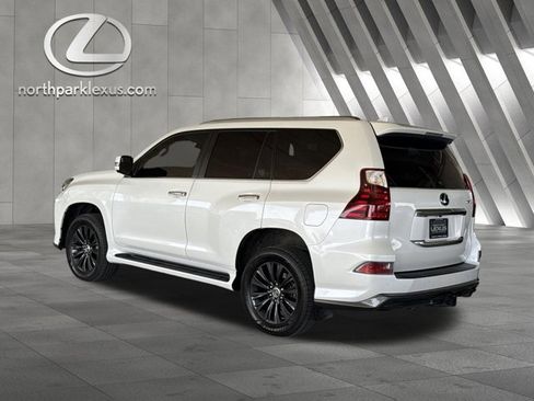 Certified 2022 Lexus GX 460 Luxury w/ Sport Design Package AWD/4WD image 2