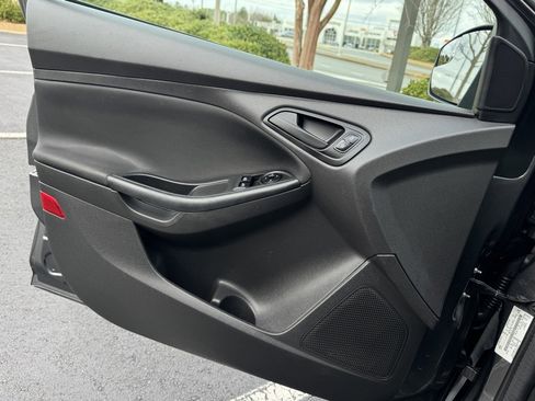 Used 2018 Ford Focus S image 24