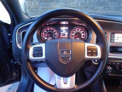 Used 2014 Dodge Charger SE w/ Sport Appearance Group image 16