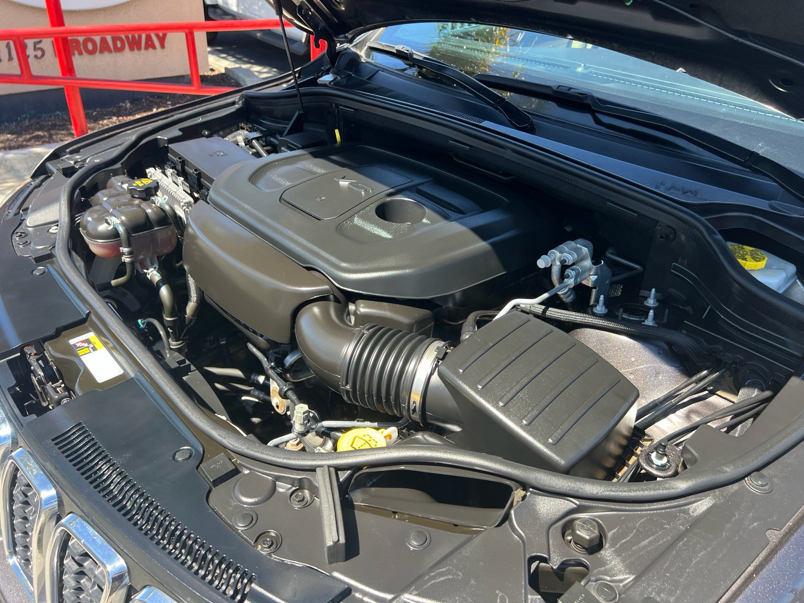 Used 2021 Jeep Grand Cherokee Laredo RWD image 38