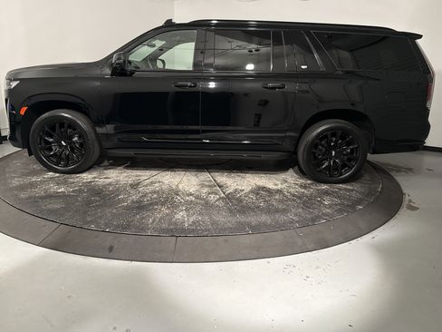 Used 2023 Cadillac Escalade ESV Sport w/ LPO, ONYX Package AWD/4WD image 7