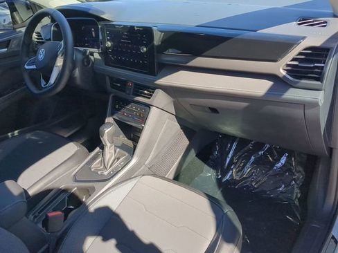 New 2026 Volkswagen Taos SE image 11